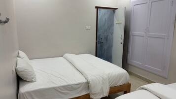 Hypo-allergenic bedding, free WiFi