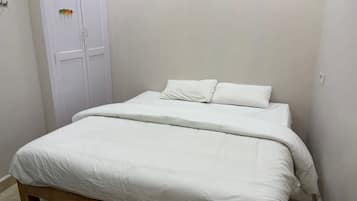Deluxe Room | Hypo-allergenic bedding, free WiFi