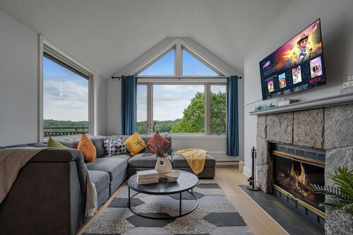 Huntsville Lakeview Retreat | Jacuzzi & Games