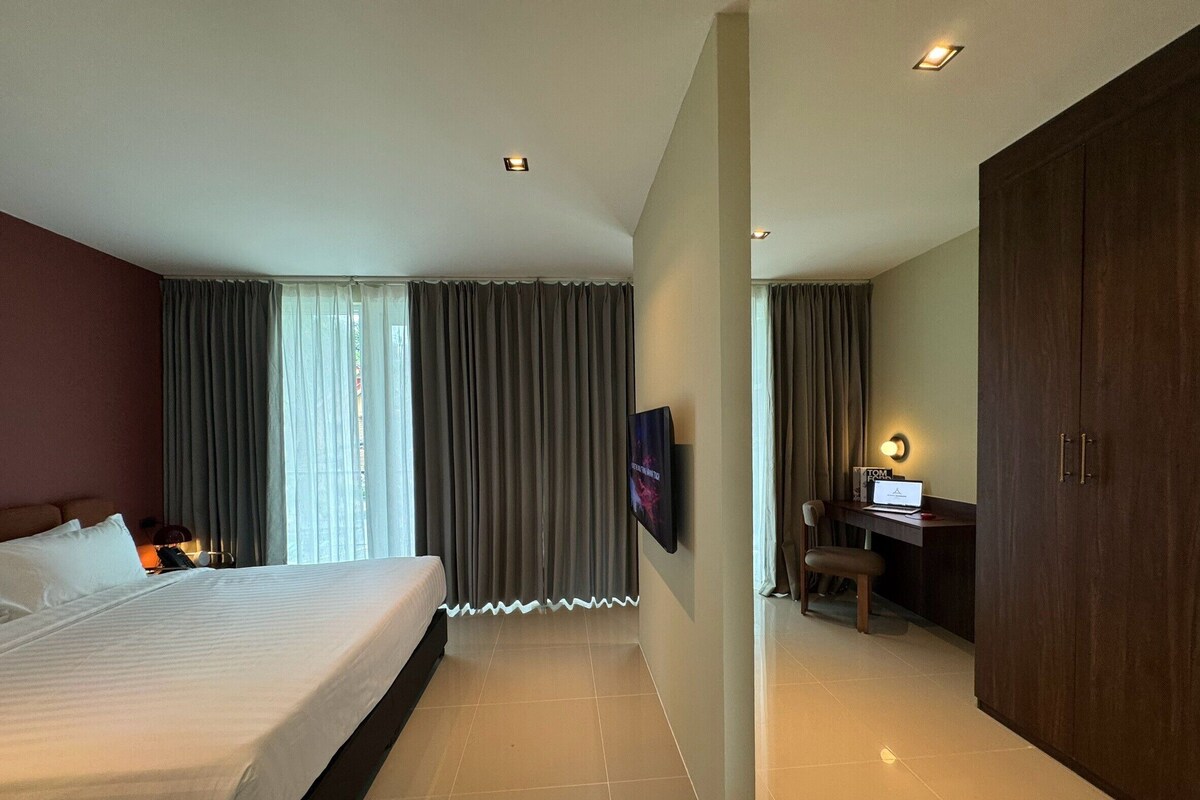 Premier Corner Suite