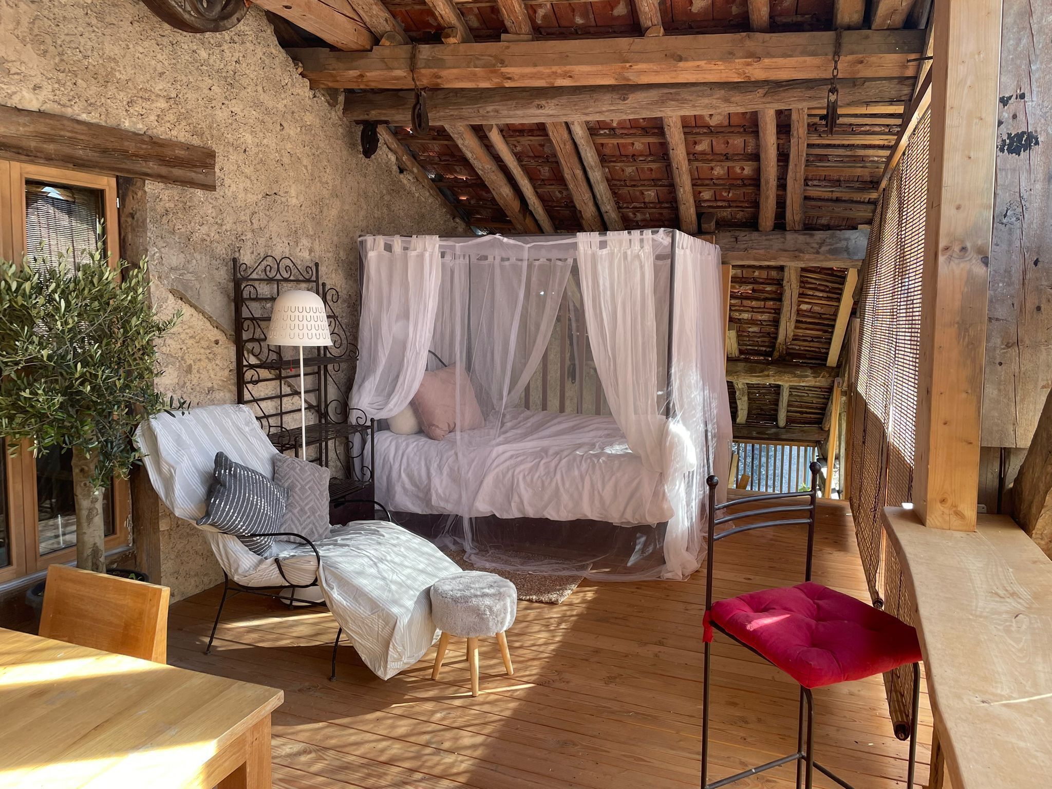 3 habitaciones, tabla de planchar con plancha, wifi y ropa de cama 