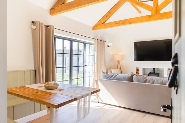 Sunlight, garden views, and plenty of room to gather together.