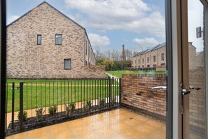 Interior - Belgrave Village: Patio, Parking & Gym Access (Balsall Heath)
