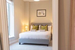 3 bedrooms, desk, iron/ironing board, WiFi - Belgrave Village: Patio, Parking & Gym Access (Balsall Heath)