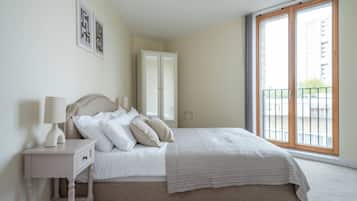 2 bedrooms, desk, iron/ironing board, travel cot