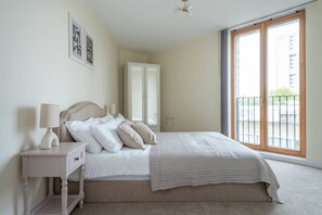 Iron/ironing board, travel cot, free WiFi, bed sheets