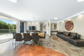 Living area - Premium Beachfront Stay | Space & Style APT (La Perouse)