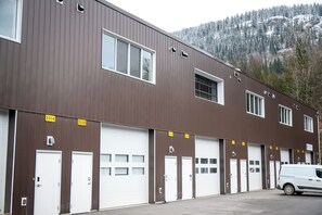 Exterior - A spacious condo with all the amenities for a family getaway or ski trip with friends including private hot tub, pool table, mini bar and more! (Revelstoke)