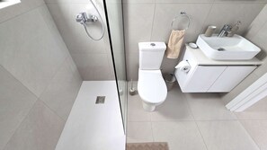 Bathroom - Stunning 2BR | Close to Beach & Restaurants - Stunning 2BR | Close to Beach & Restaurants (Larnaca)