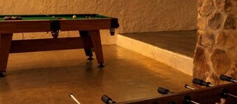Country House with a game room and barbecue near Alarcón for 6 people