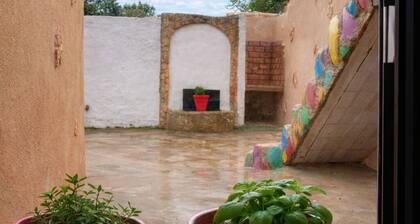 Country House with a game room and barbecue near Alarcón for 6 people