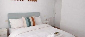 Country House with a game room and barbecue near Alarcón for 6 people