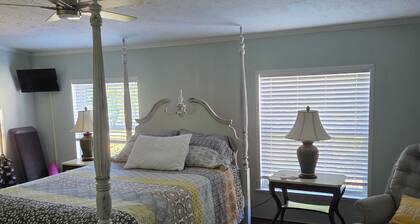 Peaceful 3-bedroom 2 bath house at Mark Twain Lake on the Salt River.
