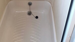 A shower with a handheld showerhead and a drain. - Cabin Sleeps 4 With Parking (Forfar)