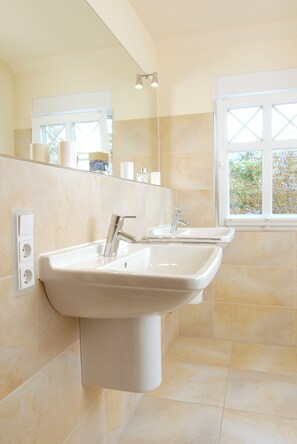 Bathroom - Vrbo Property (Langeoog)