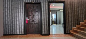 Economy Double Room, 1 Katil Raja (King) dengan Katil Sofa, Balcony, Ground Floor | Bahagian dalam