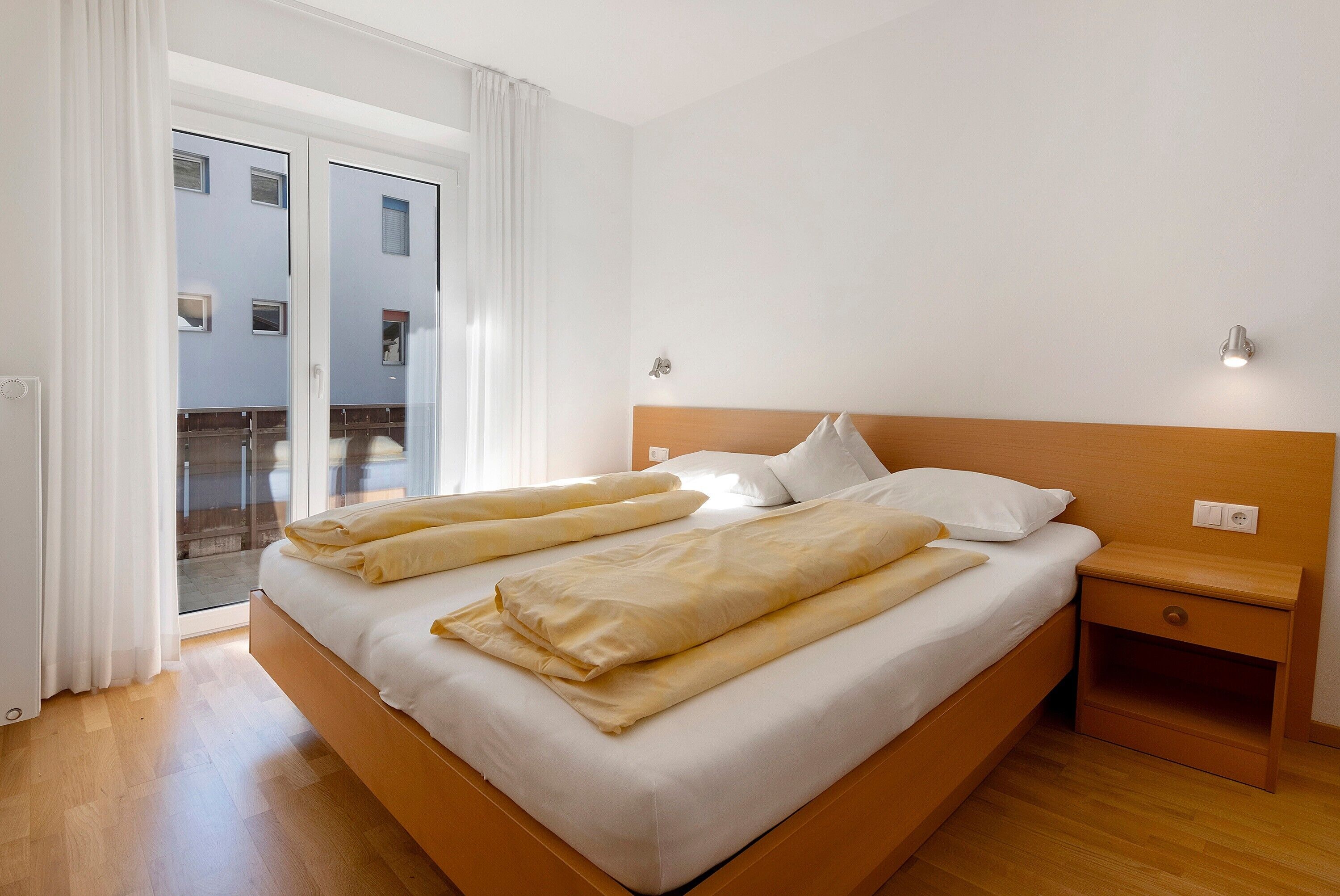 WiFi, bed sheets