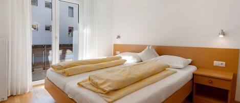 WiFi, bed sheets
