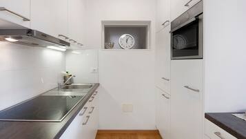 Kühlschrank, Ofen, Herdplatte, Geschirrspüler