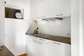 Fridge, oven, stovetop, dishwasher - Apartment 'Haus Gufler Orgelspitze' with Mountain View, Balcony and Wi-Fi (Silandro)
