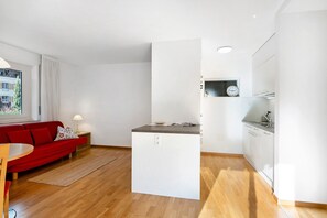 TV - Apartment 'Haus Gufler Orgelspitze' with Mountain View, Balcony and Wi-Fi (Silandro)