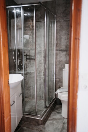 Bathroom - 'Family Room with Separate Bedrooms' with Sea View and Shared Pool (Lakki)