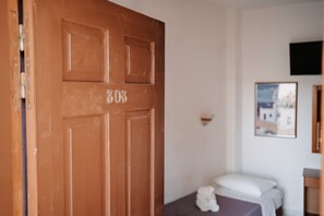 Room - 'Family Room with Separate Bedrooms' with Sea View and Shared Pool (Lakki)