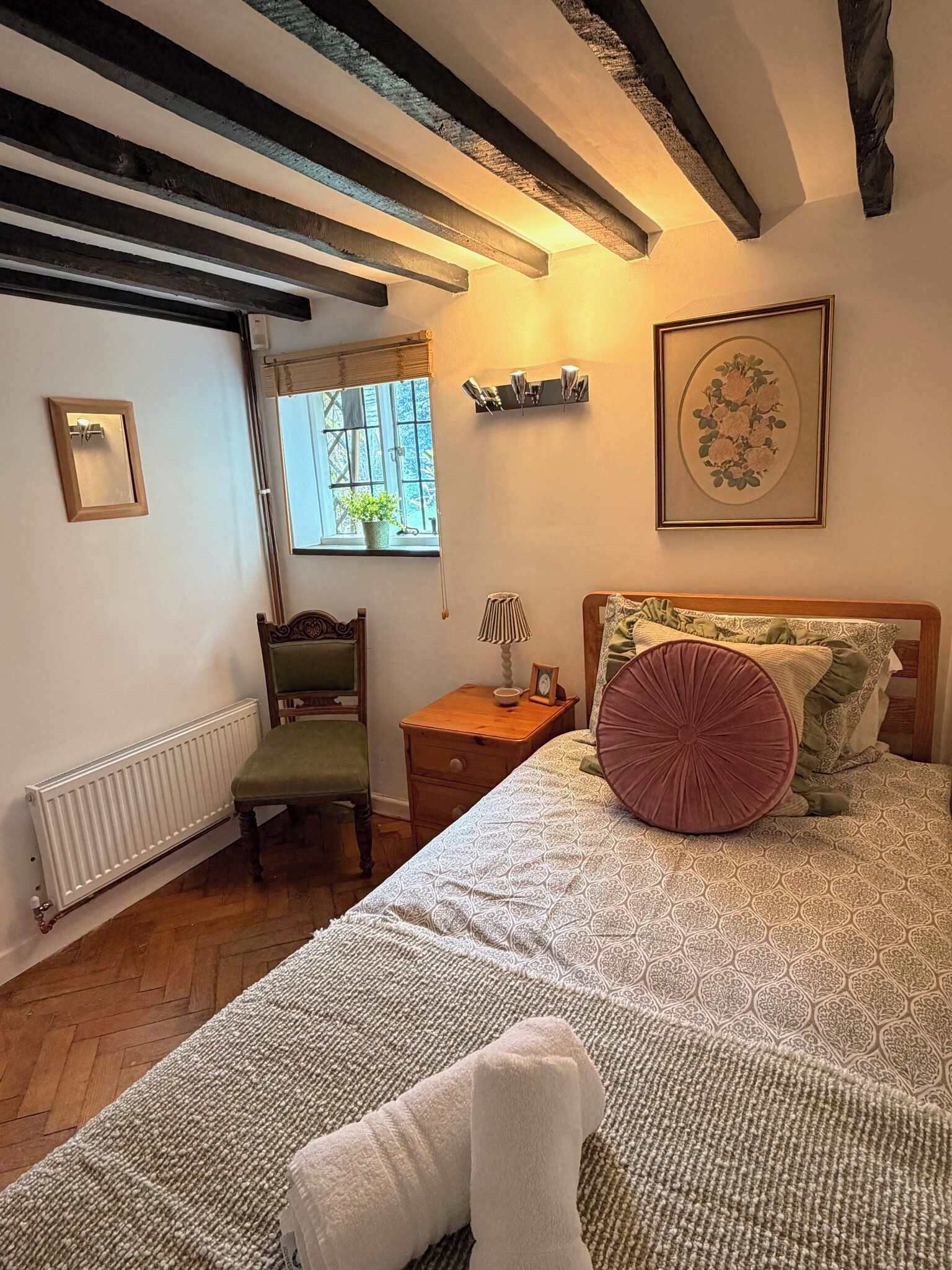 5 bedrooms, WiFi, bed sheets