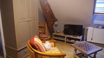 Smart TV, DVD player, books