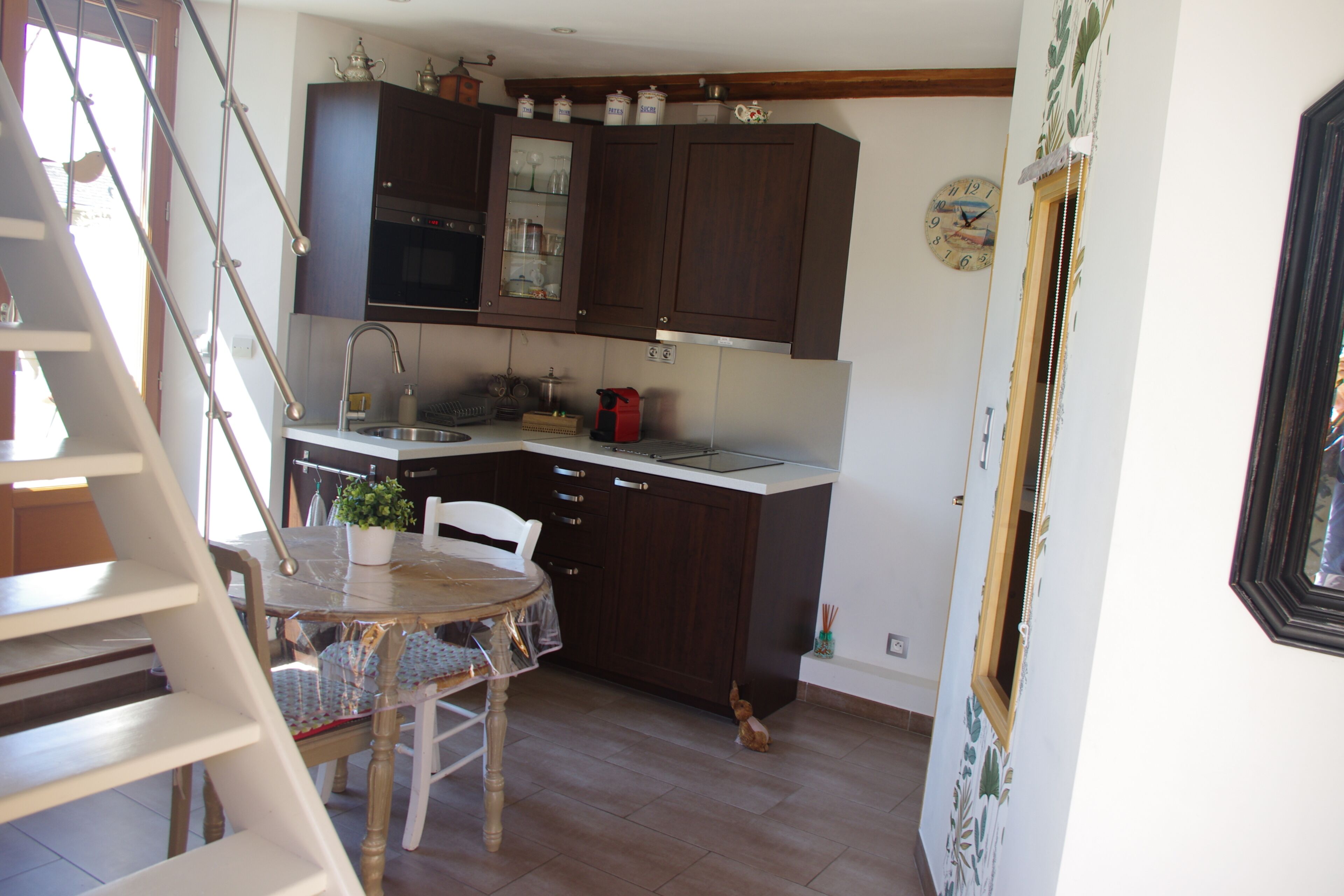 Fridge, microwave, oven, coffee/tea maker