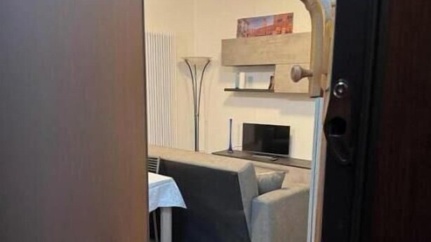 Living area - Great location with parking, and easily accessible from the airport too! (Treviso)
