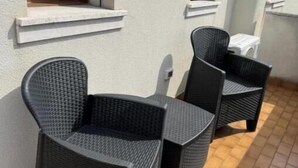 Terrace/patio - Great location with parking, and easily accessible from the airport too! (Treviso)