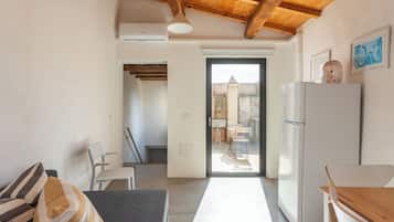 House, Hill View | Interior