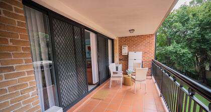 Stylish Homebush Stay | Balcony, Parking, Sleeps 6