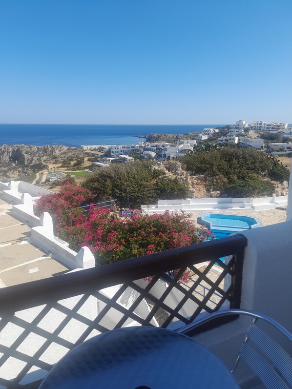 Property grounds - Superior Top Floor Sea View Room with Private Balcony and Shared Pool (Lakki)