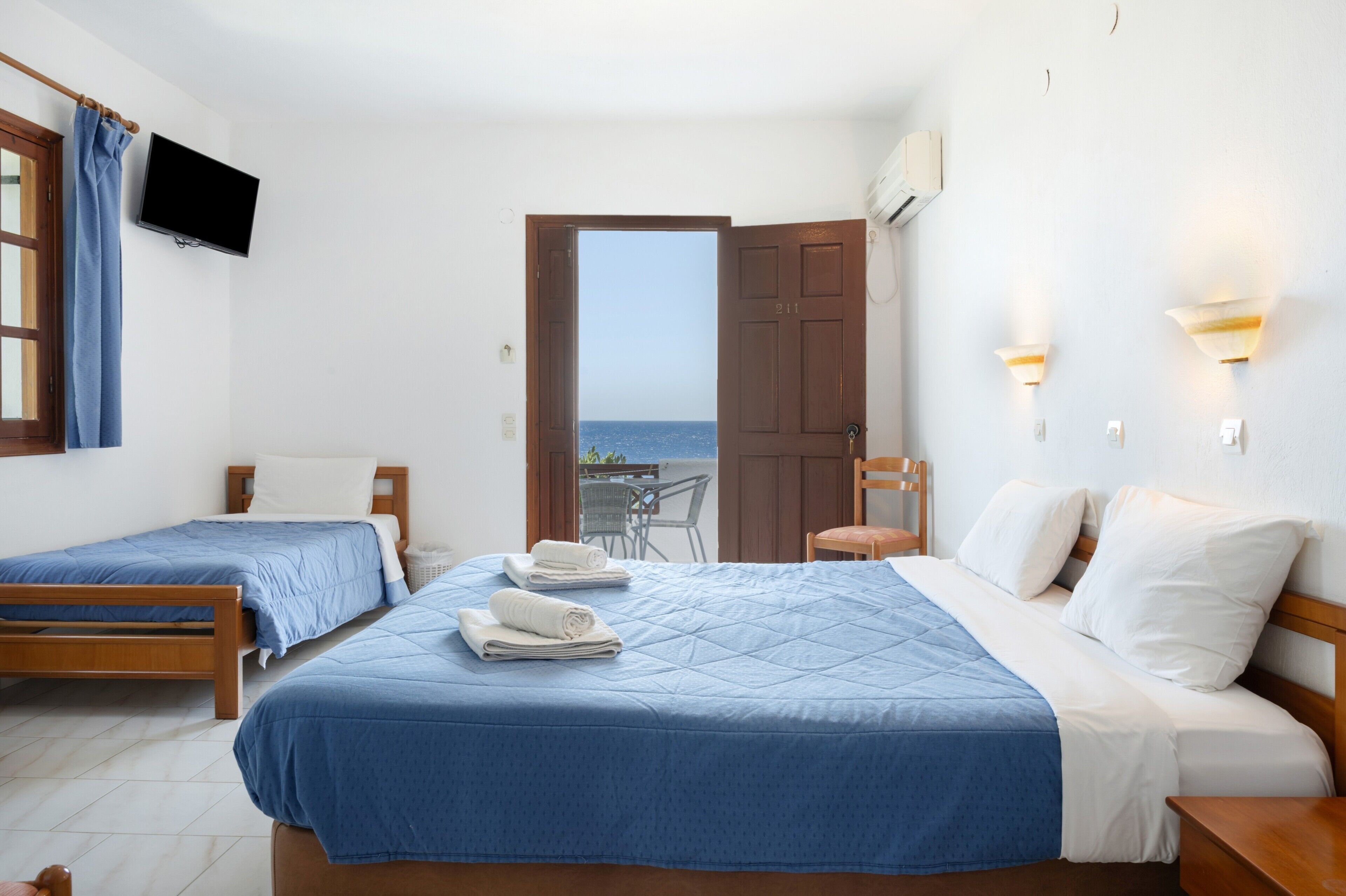 WiFi, bed sheets