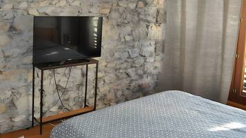 WiFi, bed sheets
