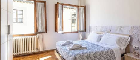 Fer et planche à repasser, lit de bébé portatif, accès au Wi-Fi (inclus)