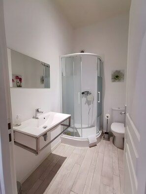 Bathroom - Château du bon plaisir (Nielles-lès-Bléquin)