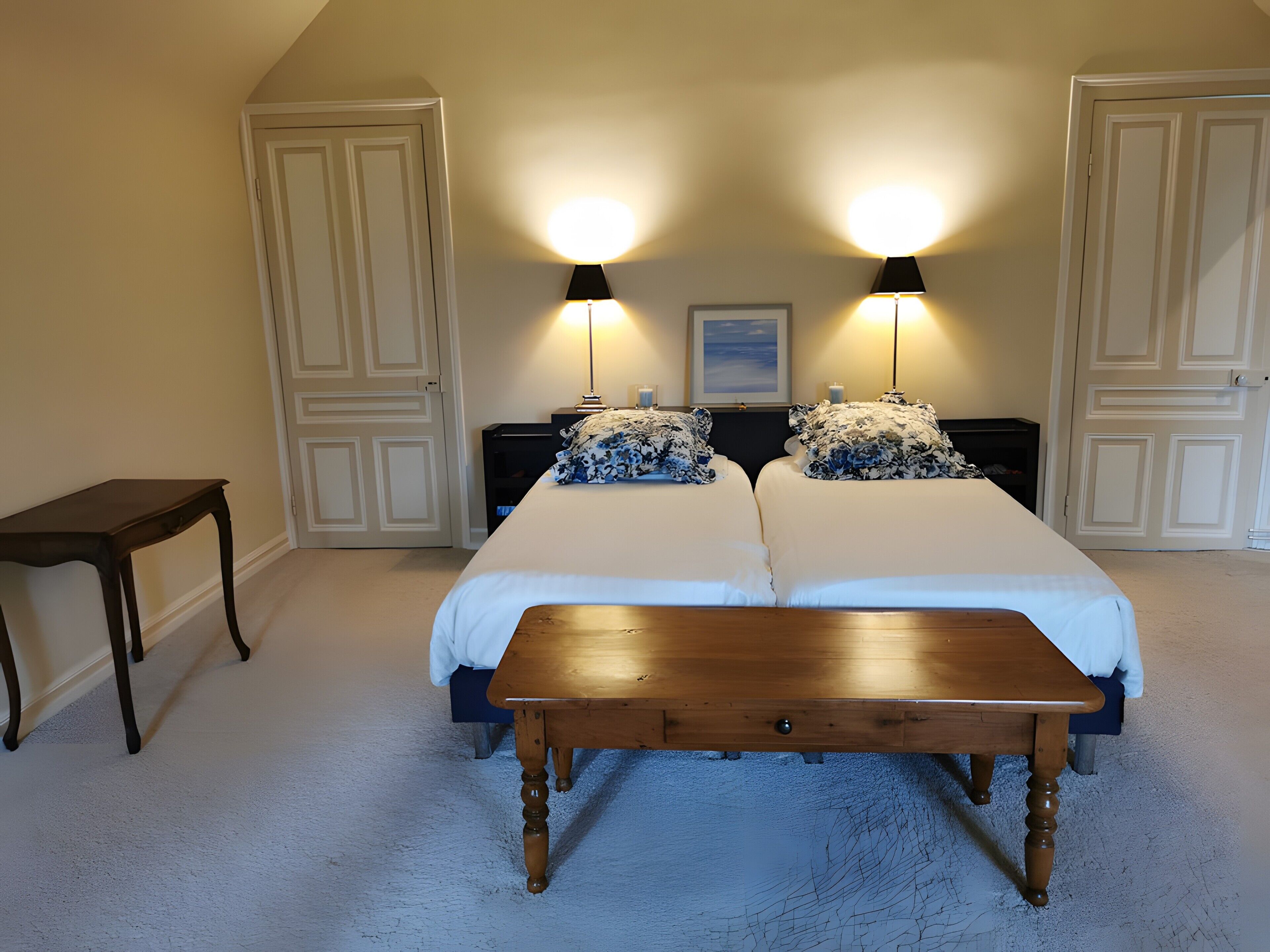 Iron/ironing board, WiFi, bed sheets