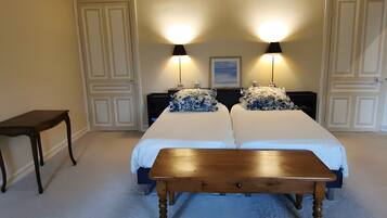 Iron/ironing board, WiFi, bed sheets