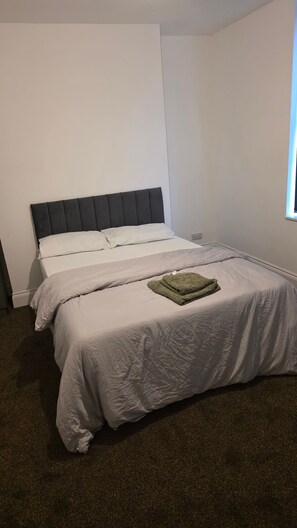 Shared Dormitory, 1 Bedroom - Room-charming Ground-floor Guest Room in (Leeds)