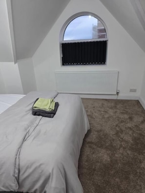 Shared Dormitory, 1 Bedroom - Room-charming Ground-floor Guest Room in (Leeds)