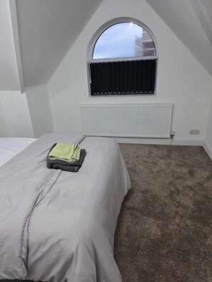 Shared Dormitory, 1 Bedroom - Room-charming Ground-floor Guest Room in (Leeds)