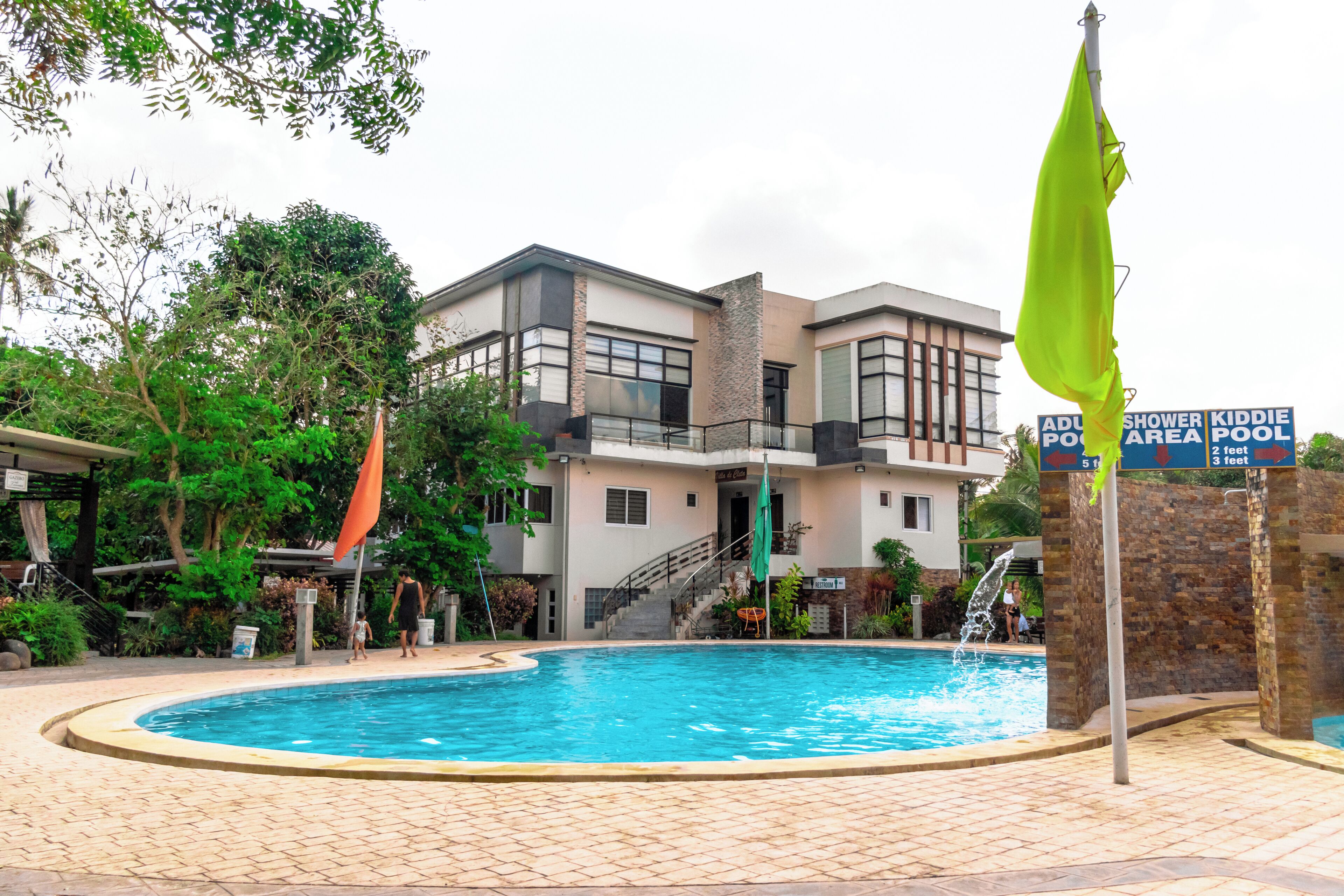4 kolam renang outdoor