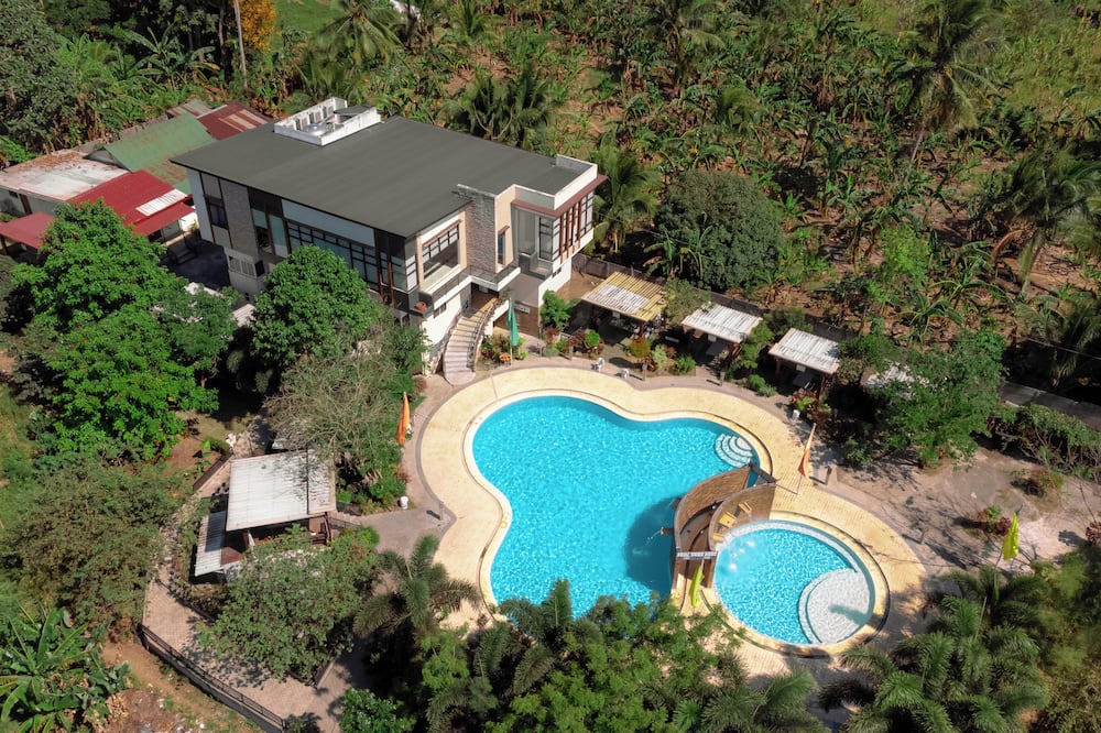 Patio Buendia Farm Resort and Events Place