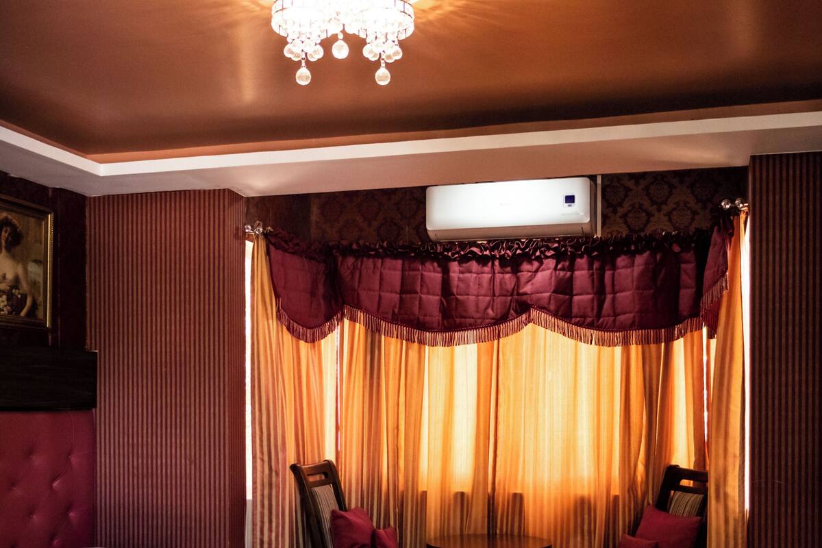 Habitación Deluxe | Espacio para trabajar con un portátil, wifi gratis, ropa de cama