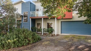 A modern two-story house with a balcony, a garage, and a well-maintained garden. - Dunehaven - Point Lonsdale (Point Lonsdale)