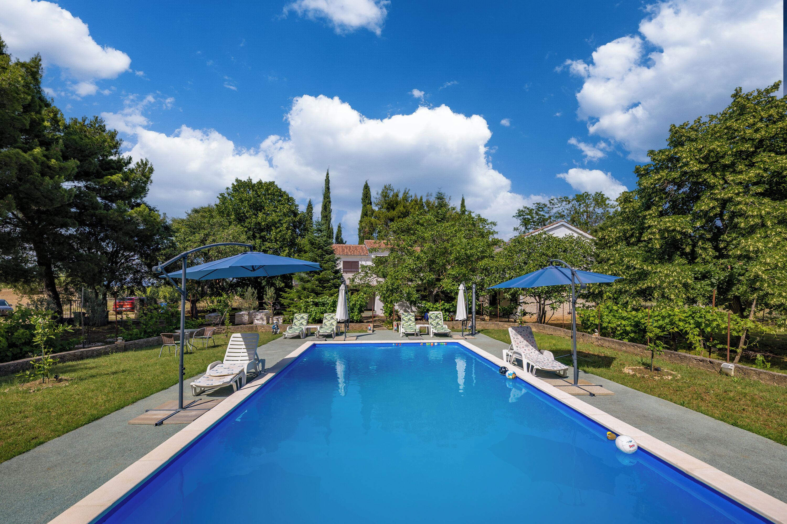 Casa família, 3 quartos, geladeira e micro-ondas (Holiday Home Jaga) | Piscina