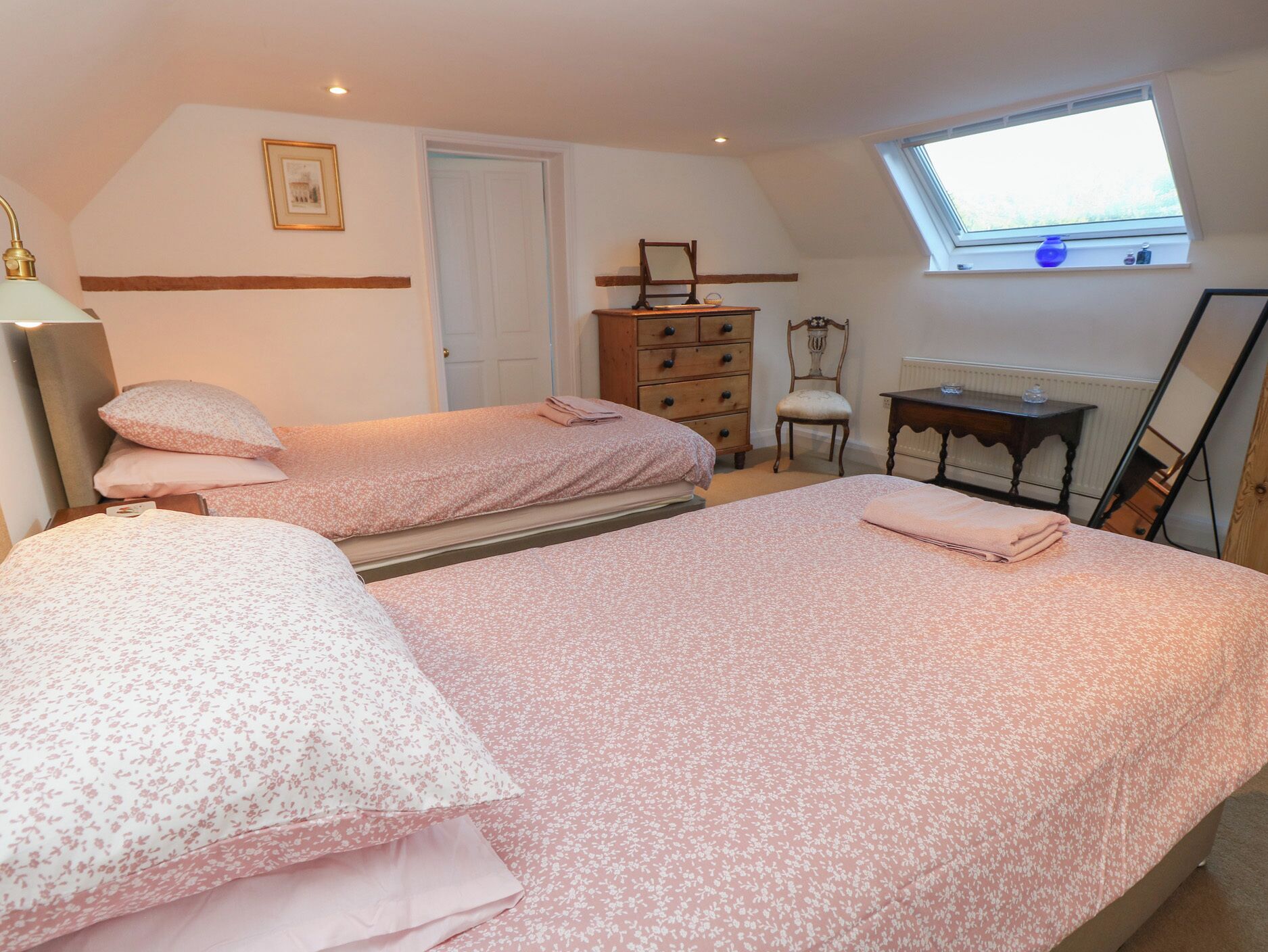 2 bedrooms, WiFi (free), individually decorated, individually furnished